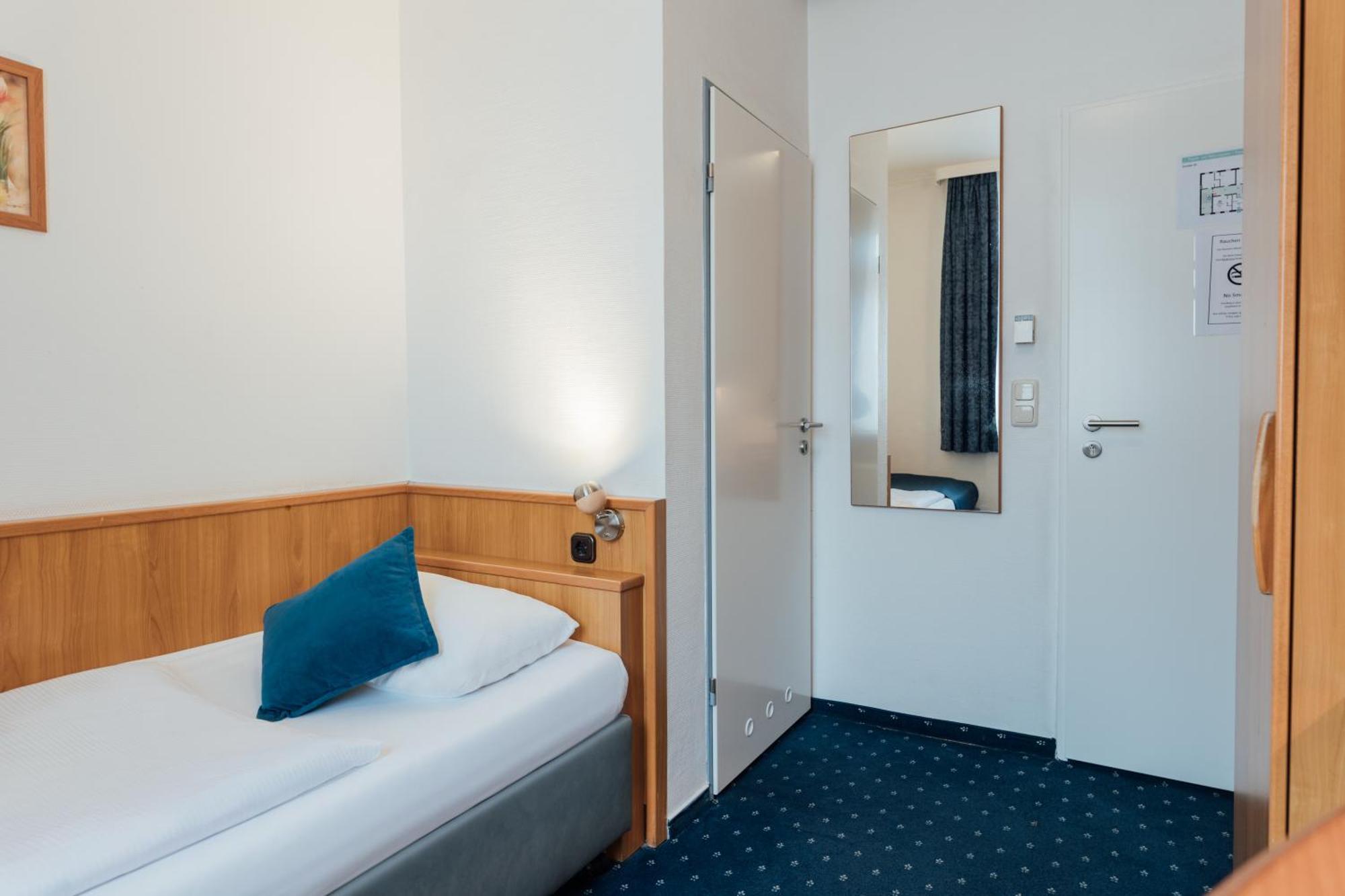 Centrum Commerz Am Bahnhof Altona Hotel 2*