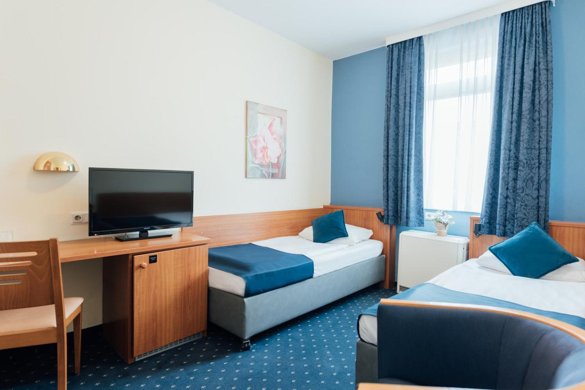 Hotel Centrum Commerz Am Bahnhof Altona 2*
