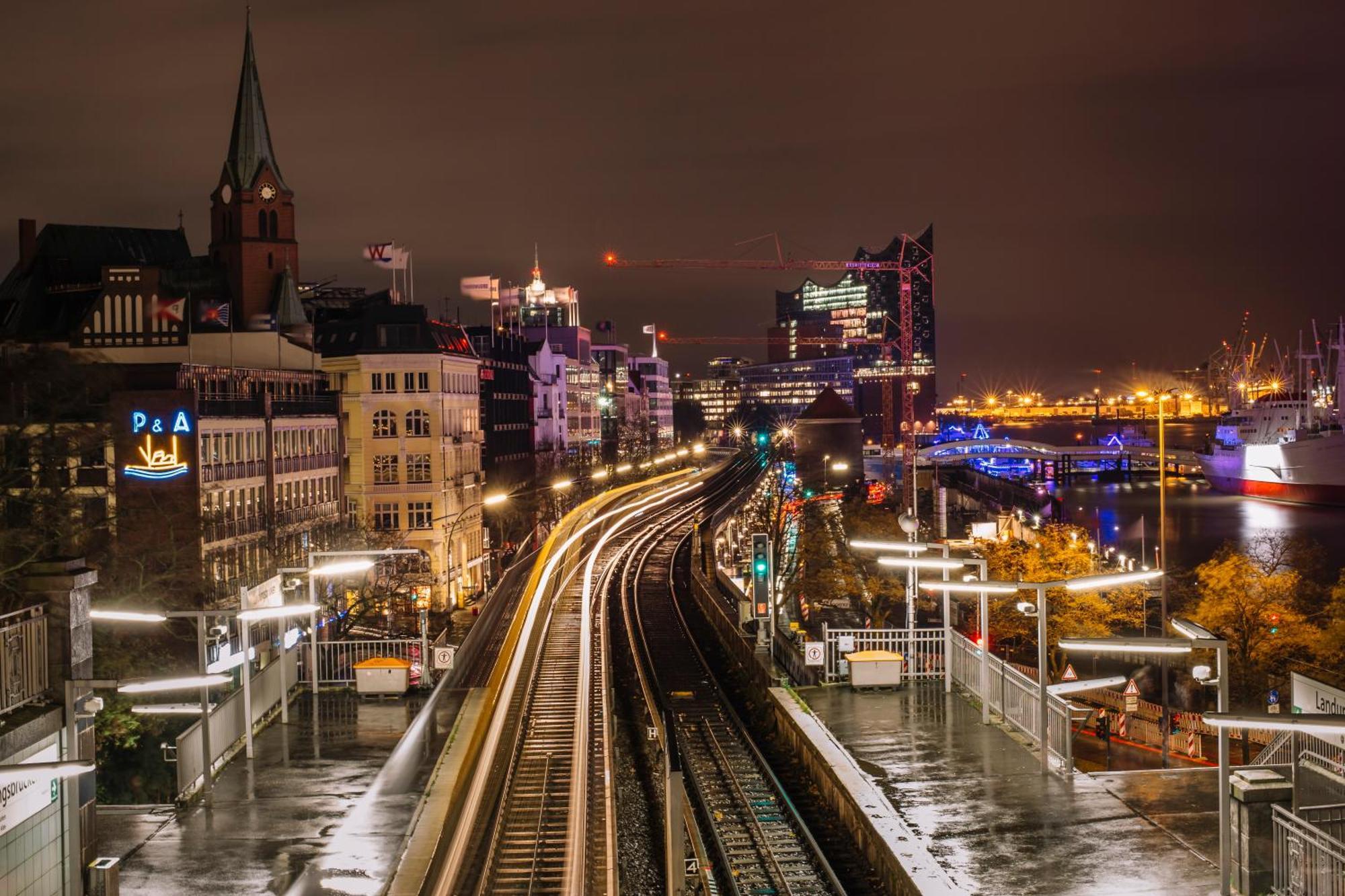 Centrum Commerz Am Bahnhof Altona 2*