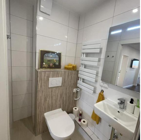 Kernsaniert Und Modern!! 4-zimmer-wohnung In Hamburg-berne * Hamburg