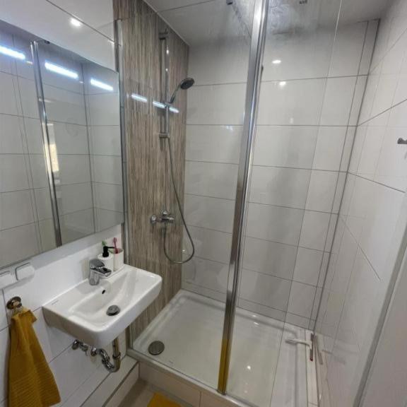 Kernsaniert Und Modern!! 4-zimmer-wohnung In Hamburg-berne