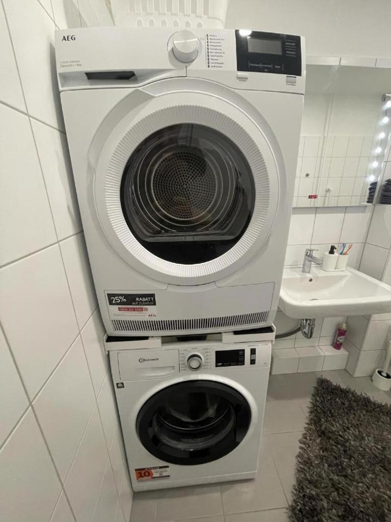 Kernsaniert Und Modern!! 4-zimmer-wohnung In Hamburg-berne Apartment *