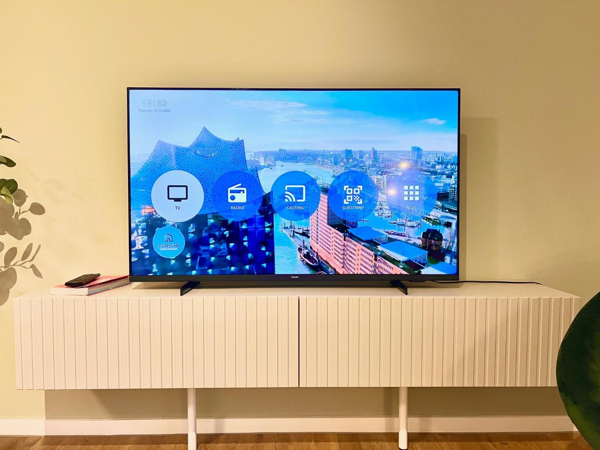 Apartment Kranich Mit 3 Zimmern, Top Infrastrukturlage Hh Langenhorn, Naehe Airport, Boxspringbetten Und Arbeitsplaetzen Mit Glasfaser Wlan Apartment Hamburg