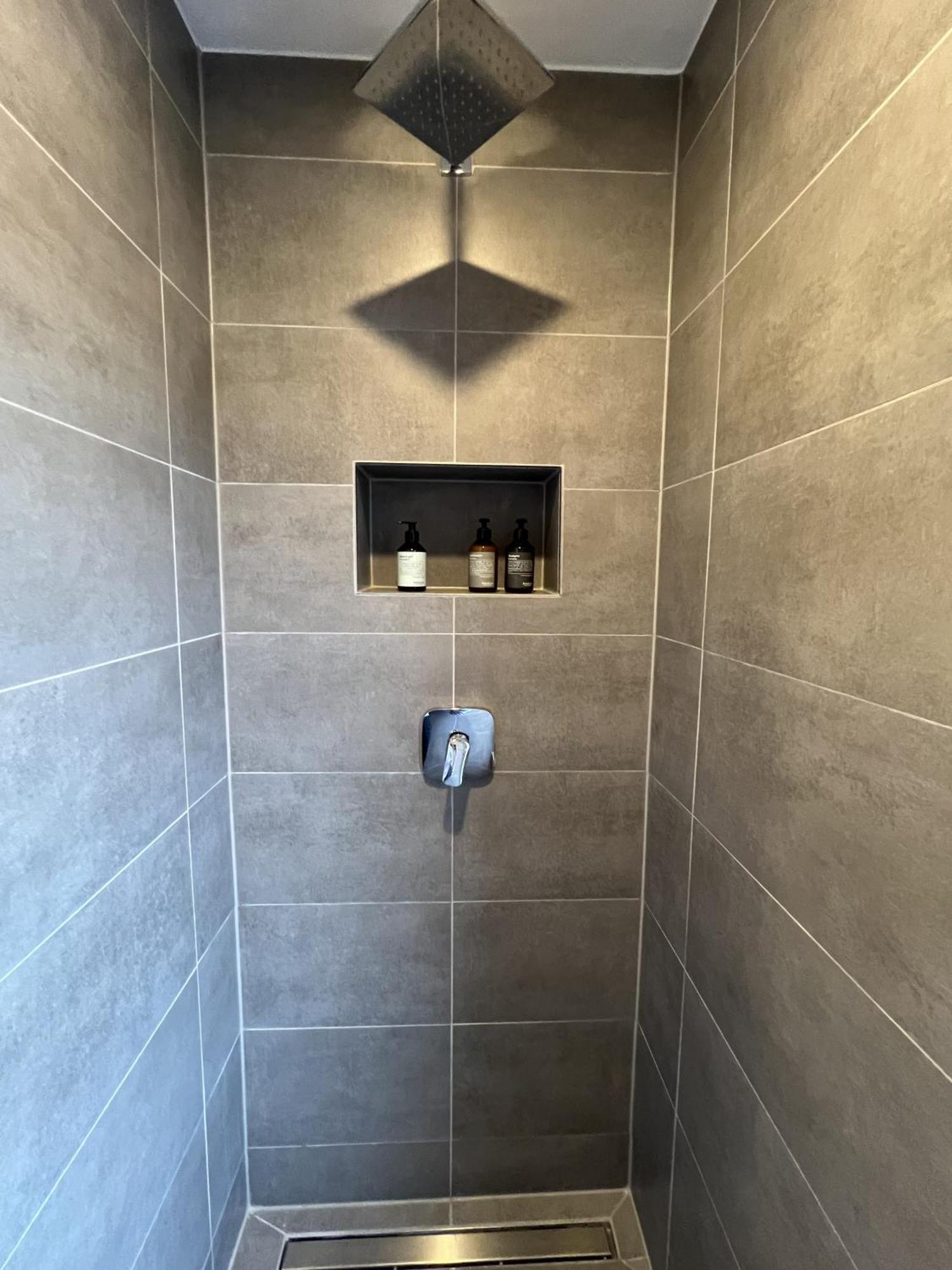 Apartment Kranich Mit 3 Zimmern, Top Infrastrukturlage Hh Langenhorn, Naehe Airport, Boxspringbetten Und Arbeitsplaetzen Mit Glasfaser Wlan *