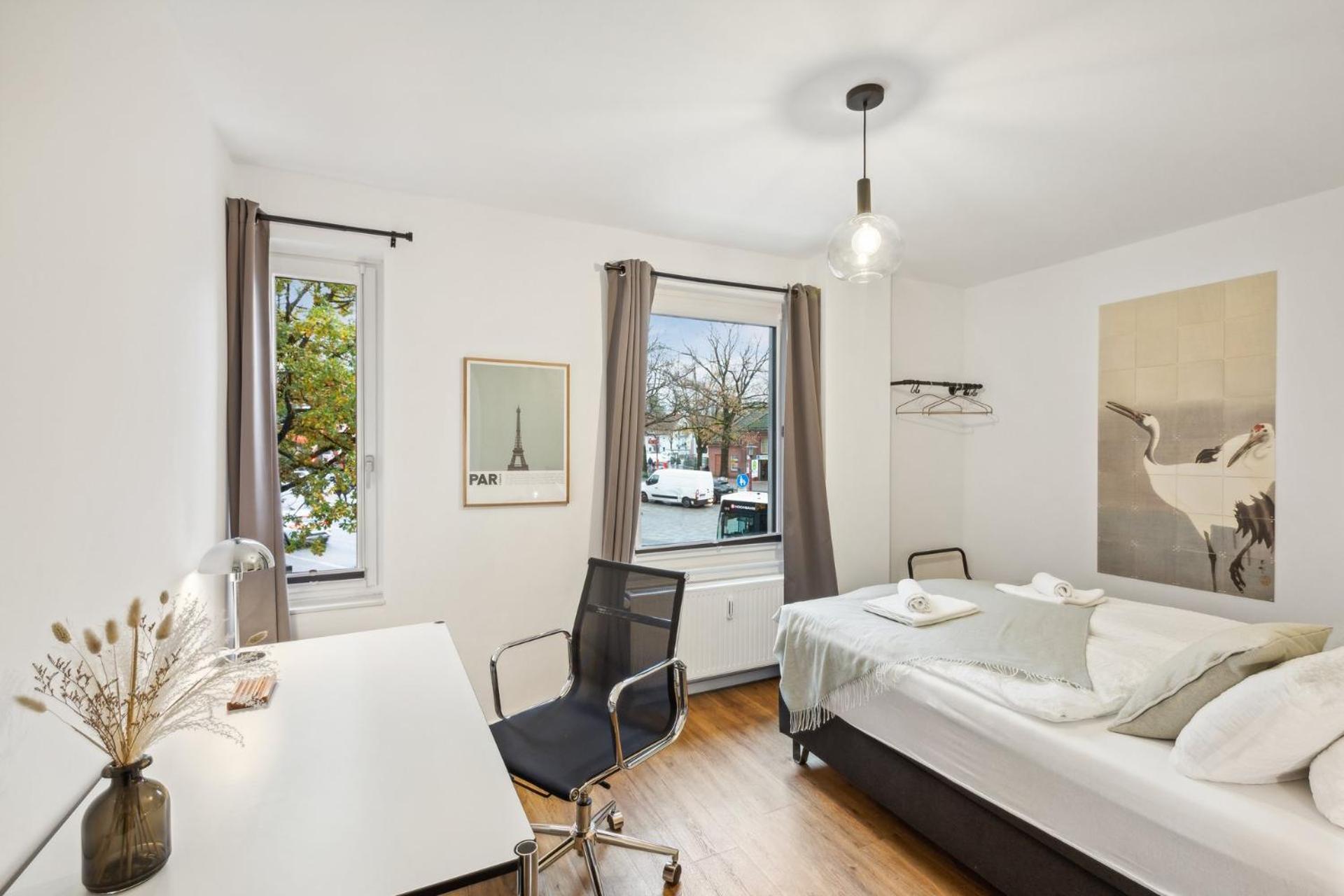 Apartment Kranich Mit 3 Zimmern, Top Infrastrukturlage Hh Langenhorn, Naehe Airport, Boxspringbetten Und Arbeitsplaetzen Mit Glasfaser Wlan *