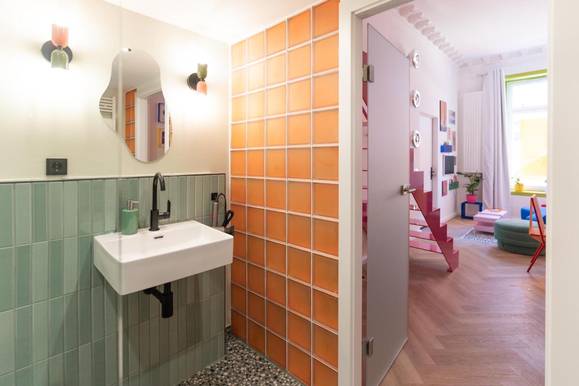 Retropop Design , Designerzimmer Fuer Je 2 Personen, Lage, Wifi Aparthotel Hamburg