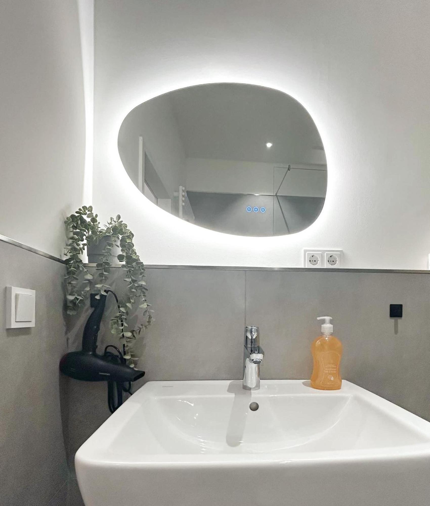 Apartment Stylish Near Binnenalster For Up To 8 Guests *