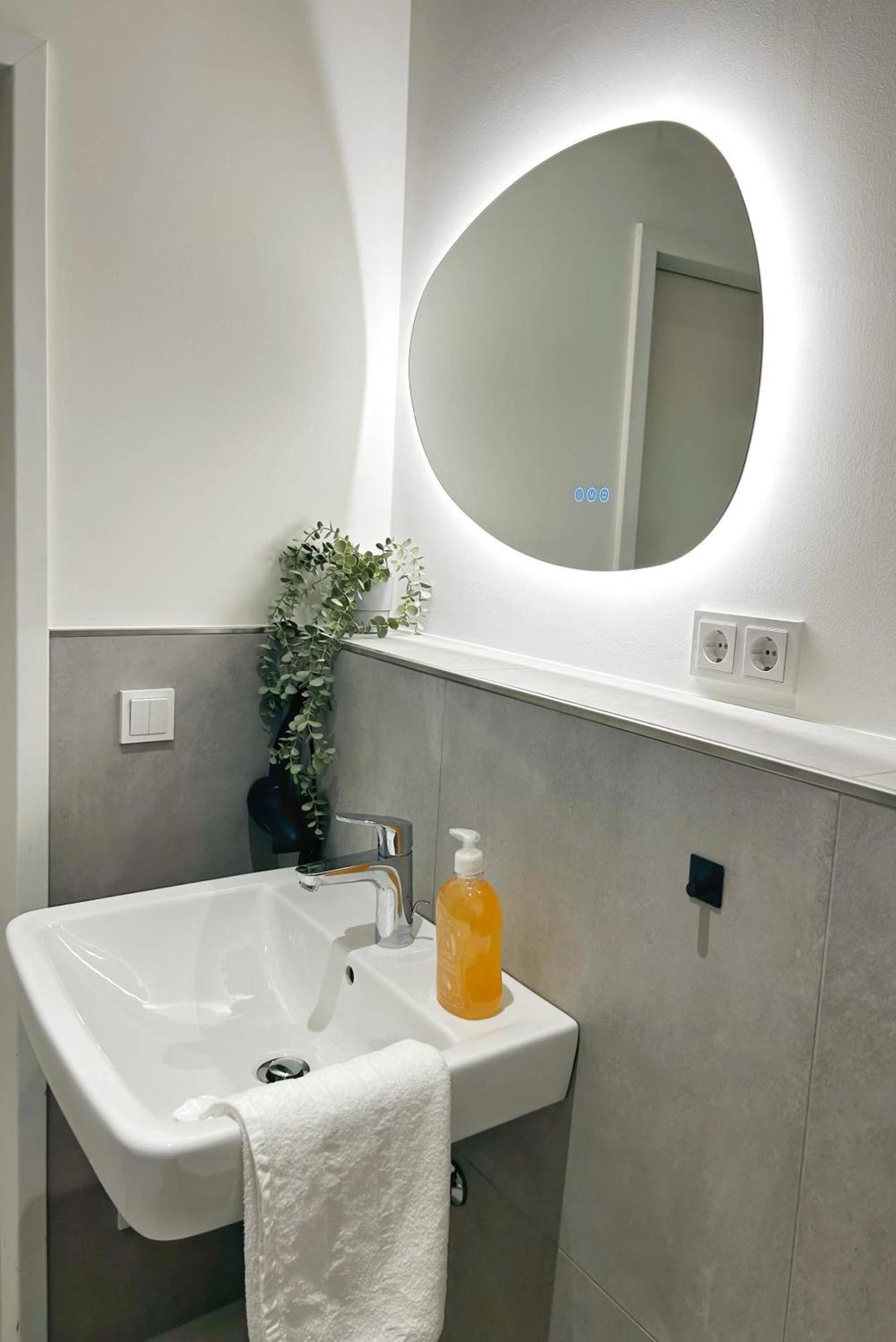 Apartment Stylish Near Binnenalster For Up To 8 Guests Hamburg