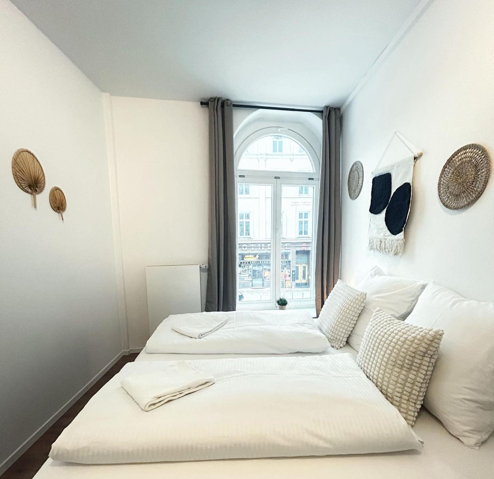 Stylish Near Binnenalster For Up To 8 Guests Hamburg