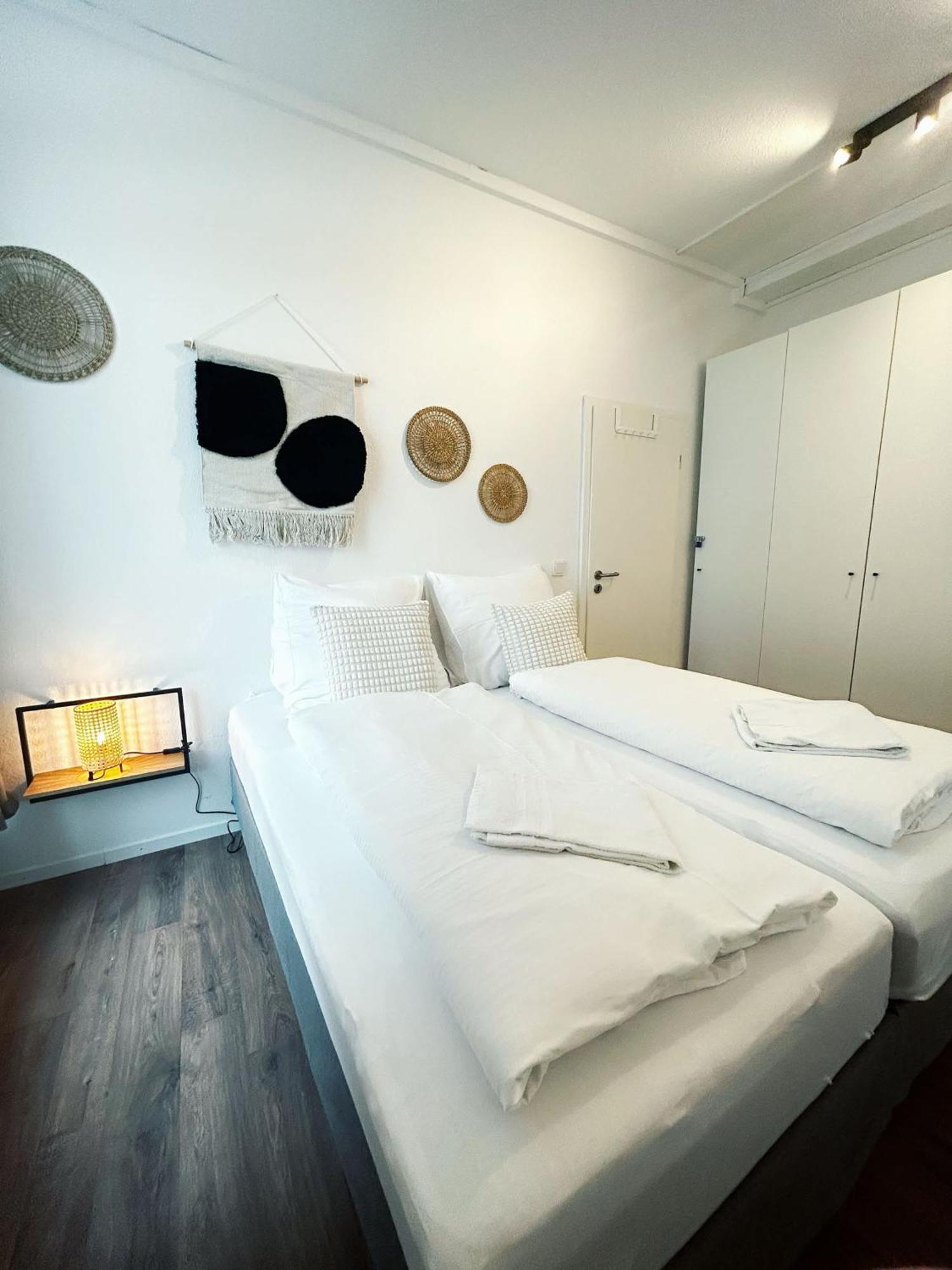 Stylish Near Binnenalster For Up To 8 Guests *
