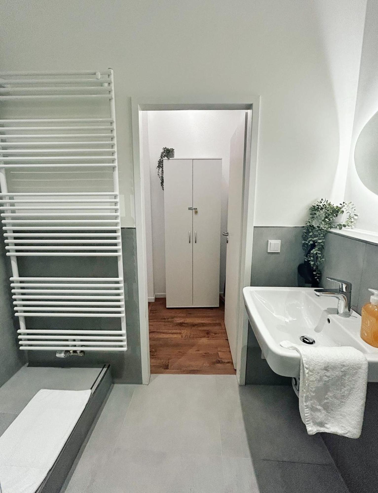 Stylish Near Binnenalster For Up To 8 Guests Apartment Hamburg
