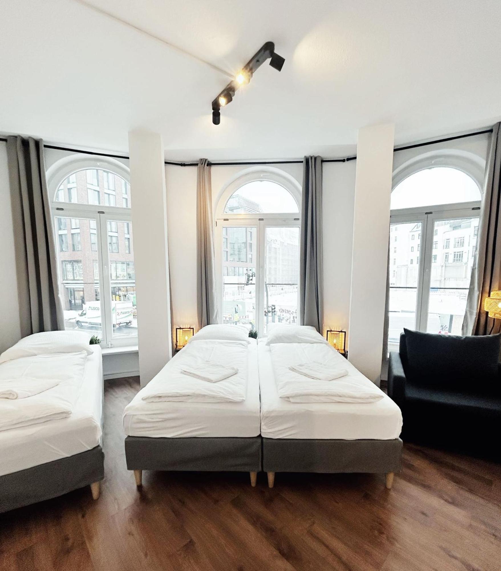 Stylish Near Binnenalster For Up To 8 Guests *