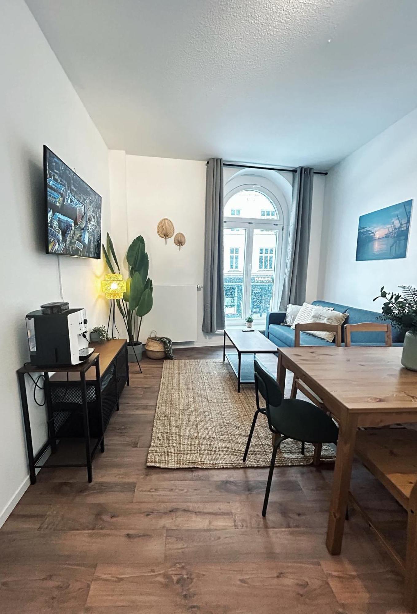 Stylish Near Binnenalster For Up To 8 Guests Hamburg