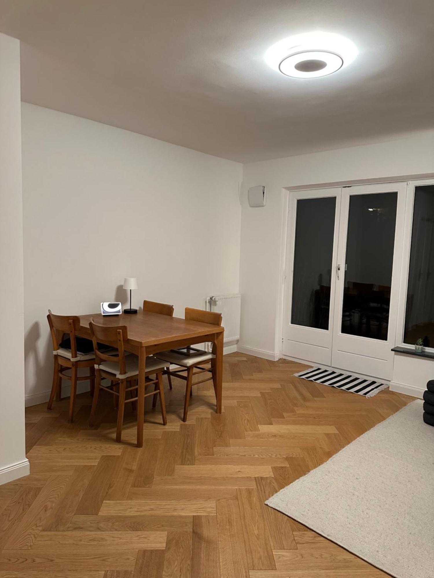 Quiet Modern End-unit House * Hamburg