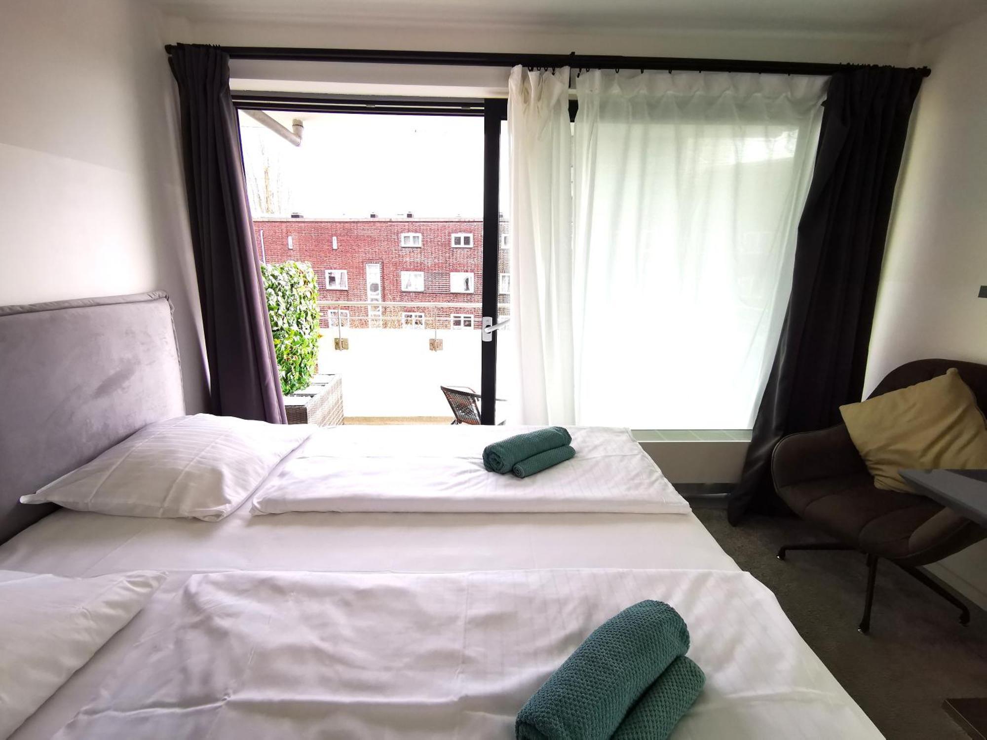 Hh 01 By Rockchair - Superhost Status - Modernes Mit Sonnigem Balkon & Premium Boxspringbetten In Winterhude - Geheimtipp Hamburgo
