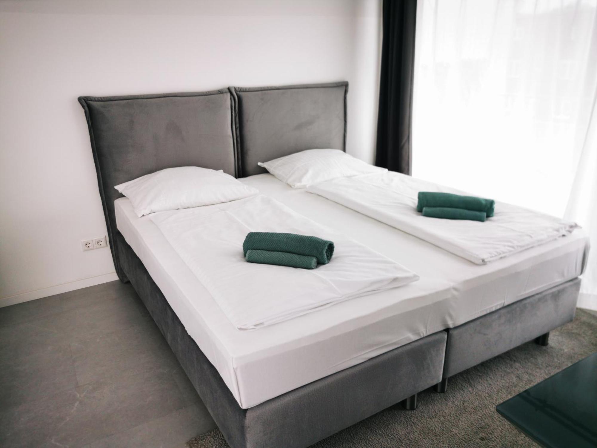 Hh 06 By Rockchair - Superhost Status - Modernes Mit Sonnigem Balkon & Premium Boxspringbetten In Winterhude - Geheimtipp