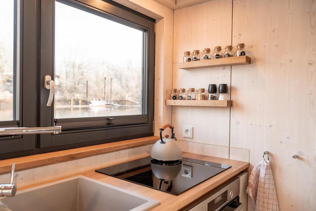 Wohnlich, Hochwertig - Hausboot Petite Mit Kamin Botel Hamburg