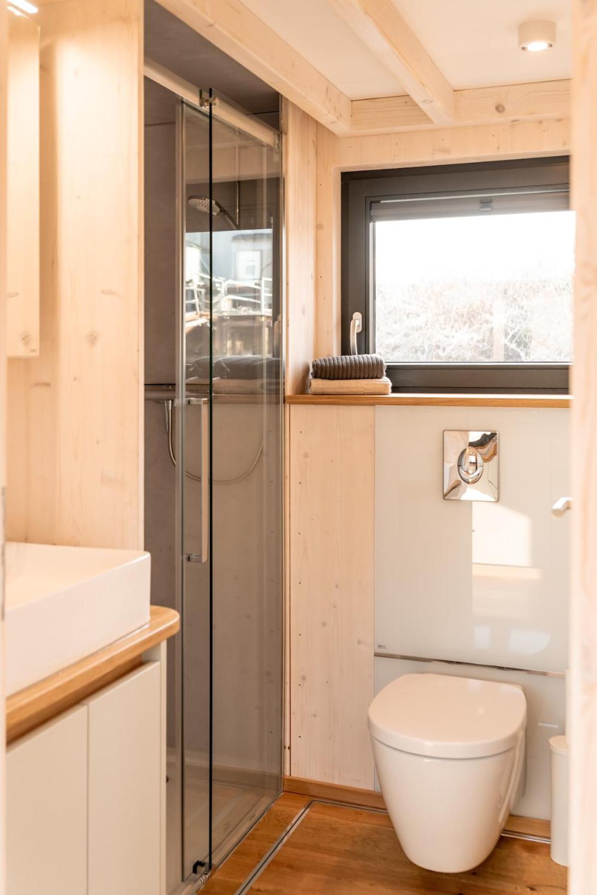 Botel Wohnlich, Hochwertig - Hausboot Petite Mit Kamin *