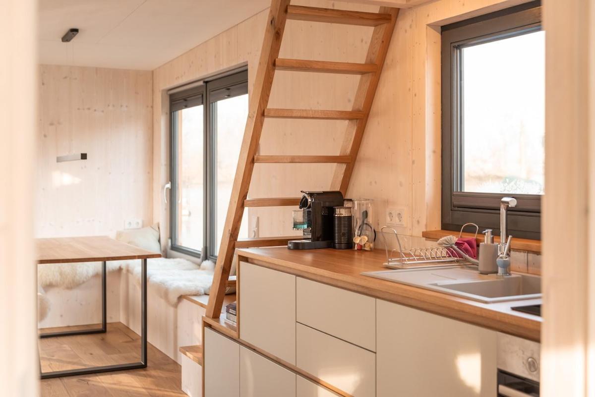 Botel Wohnlich, Hochwertig - Hausboot Petite Mit Kamin *