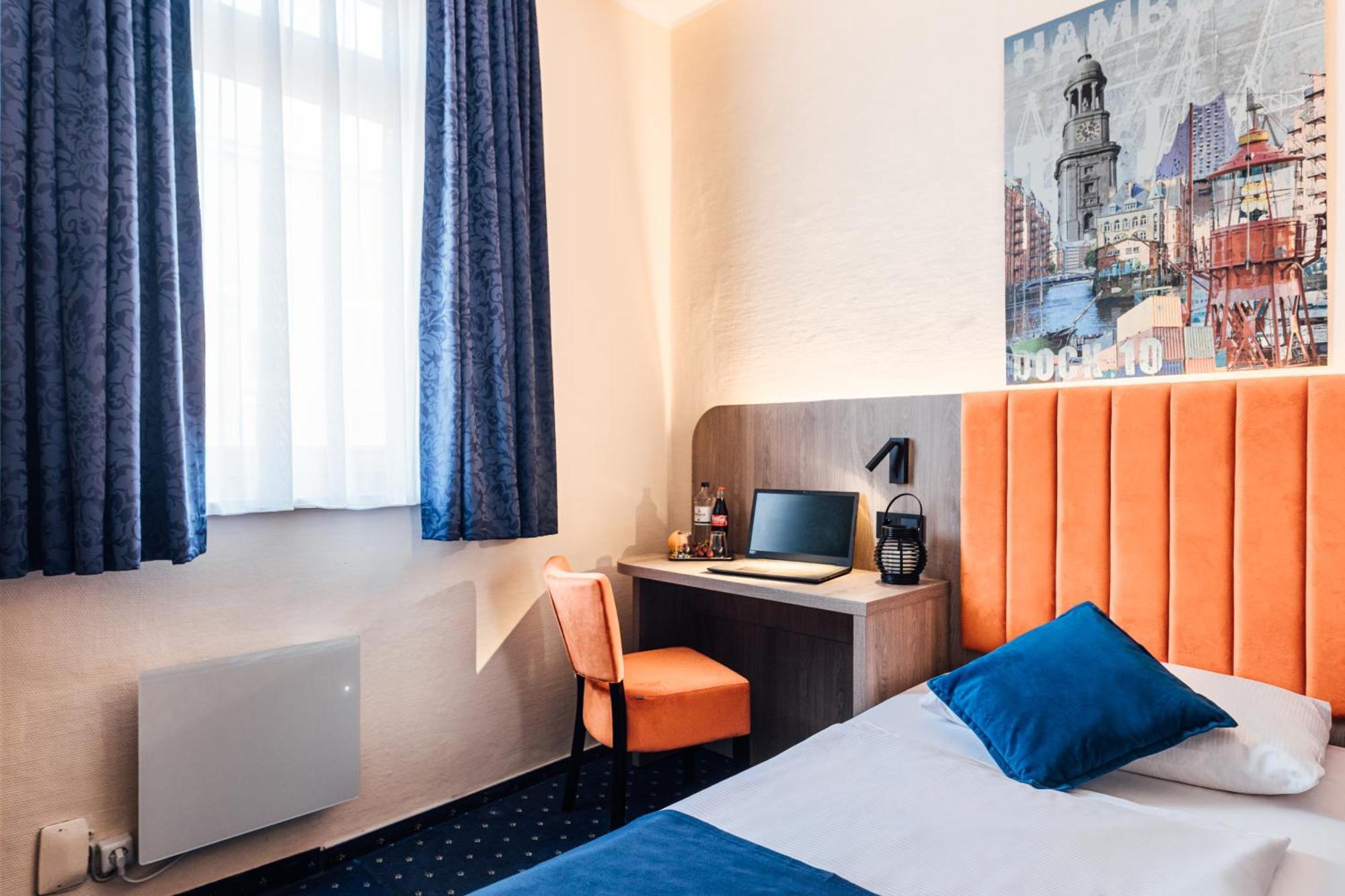Hotel Centrum Commerz Am Bahnhof Altona 2*
