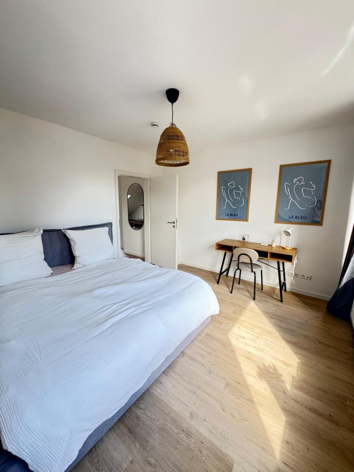 Appartement 2-zimmer-wohnung In Am Flughafen *