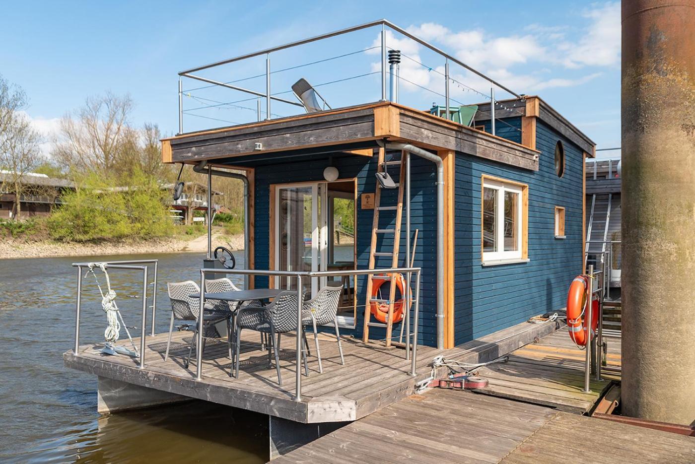 Botel Tolles Tiny-hausboot Marianne Mit Dachterrasse