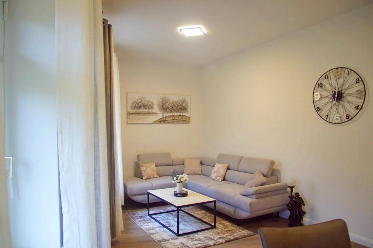 3 Zimmer Apartment Vollmoebliert Dehnheide Ruhige Lage 2 Schlafzimmer Bis 6 Personen Kostenlose Parkplaetze Apartment Hamburg