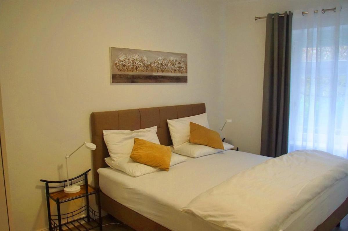 3 Zimmer Apartment Vollmoebliert Dehnheide Ruhige Lage 2 Schlafzimmer Bis 6 Personen Kostenlose Parkplaetze *
