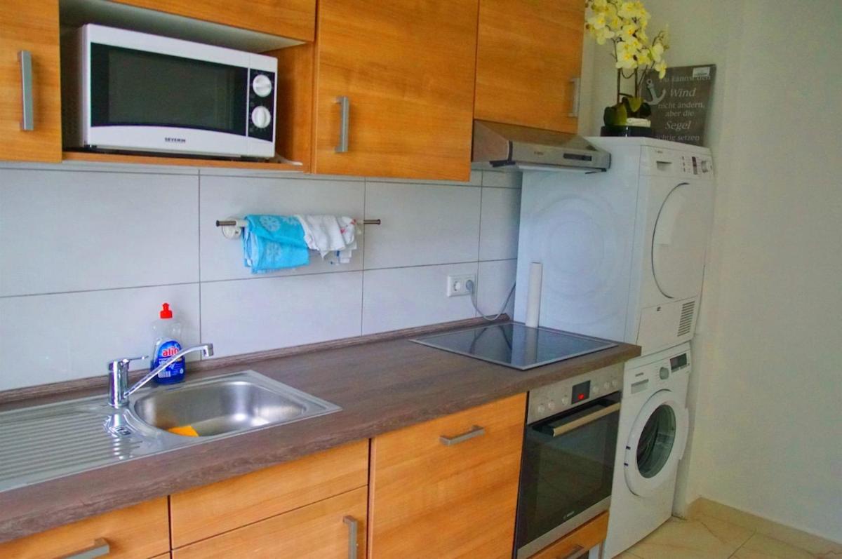 Apartment 3 Zimmer Apartment Vollmoebliert Dehnheide Ruhige Lage 2 Schlafzimmer Bis 6 Personen Kostenlose Parkplaetze Hamburg