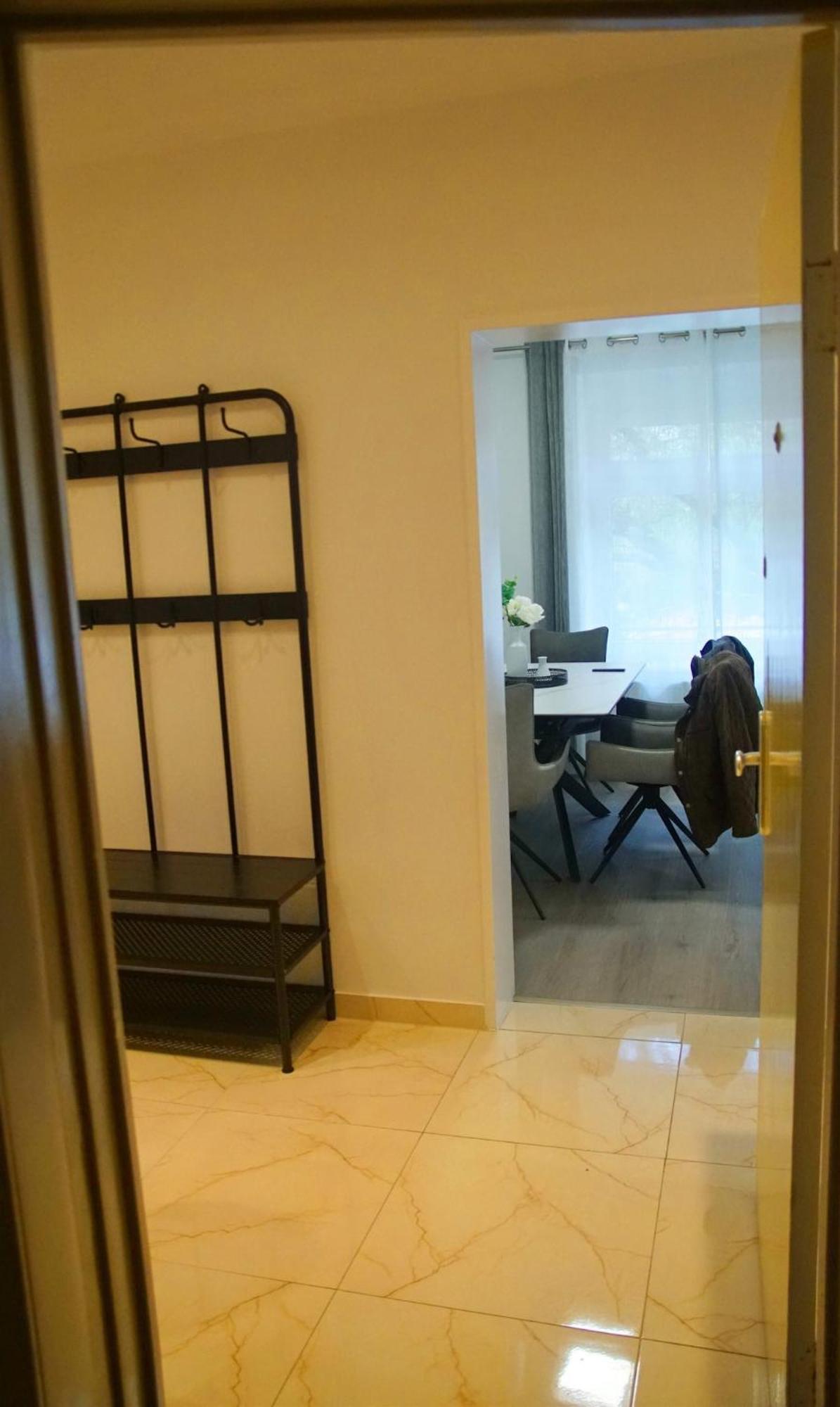 3 Zimmer Apartment Vollmoebliert Dehnheide Ruhige Lage 2 Schlafzimmer Bis 6 Personen Kostenlose Parkplaetze Apartment Hamburg