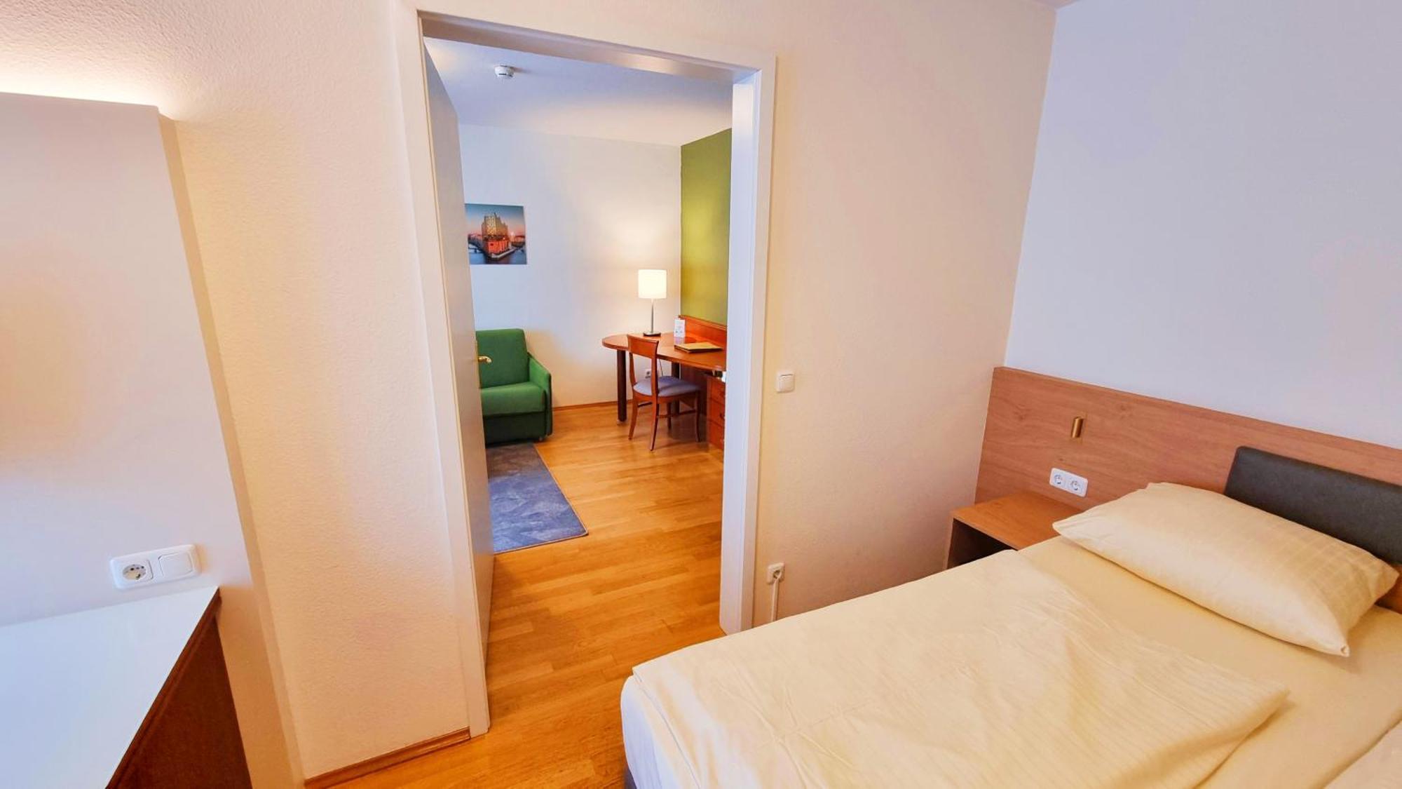 Newlivinghome Residenzhotel 4*
