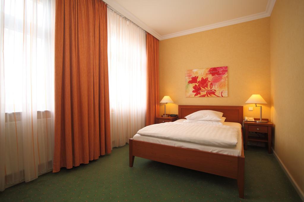 Hotel Alster-hof Hamburgo
