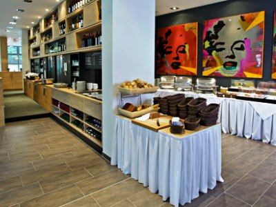 Hotel Western Plaza 4*