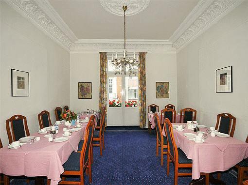 Bei Der Esplanade Hotel 2*