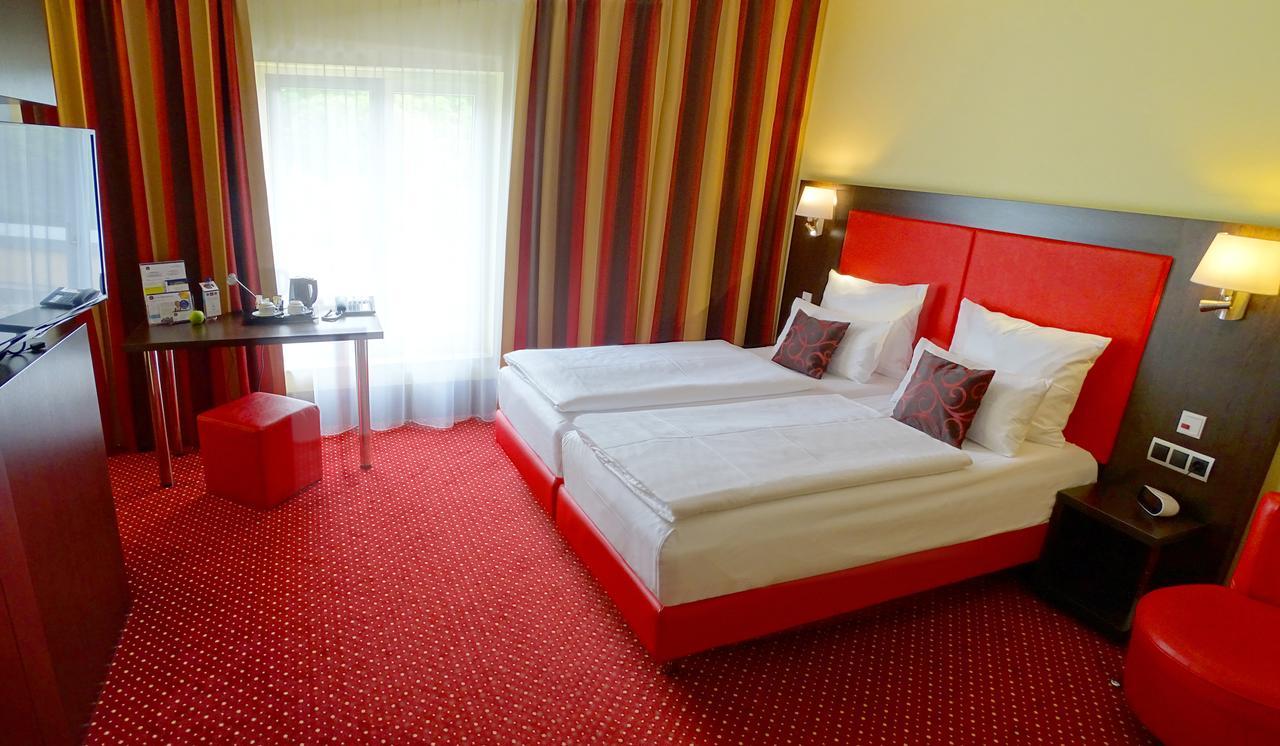 Western Plaza 4*