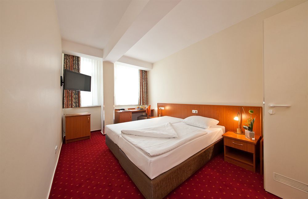Arcadia Belmondo 4* Hamburg