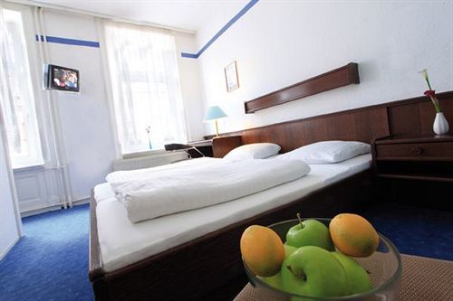 Hotel Centrum Commerz Am Bahnhof Altona 2*