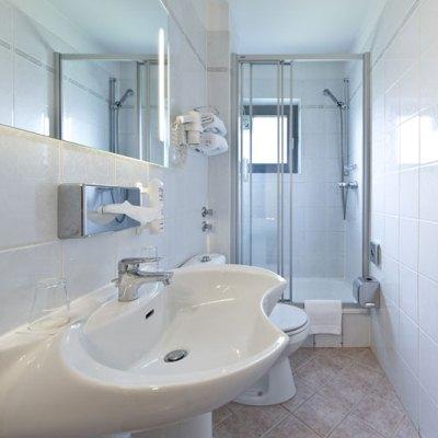 Leonardo Airport Hotel 3*