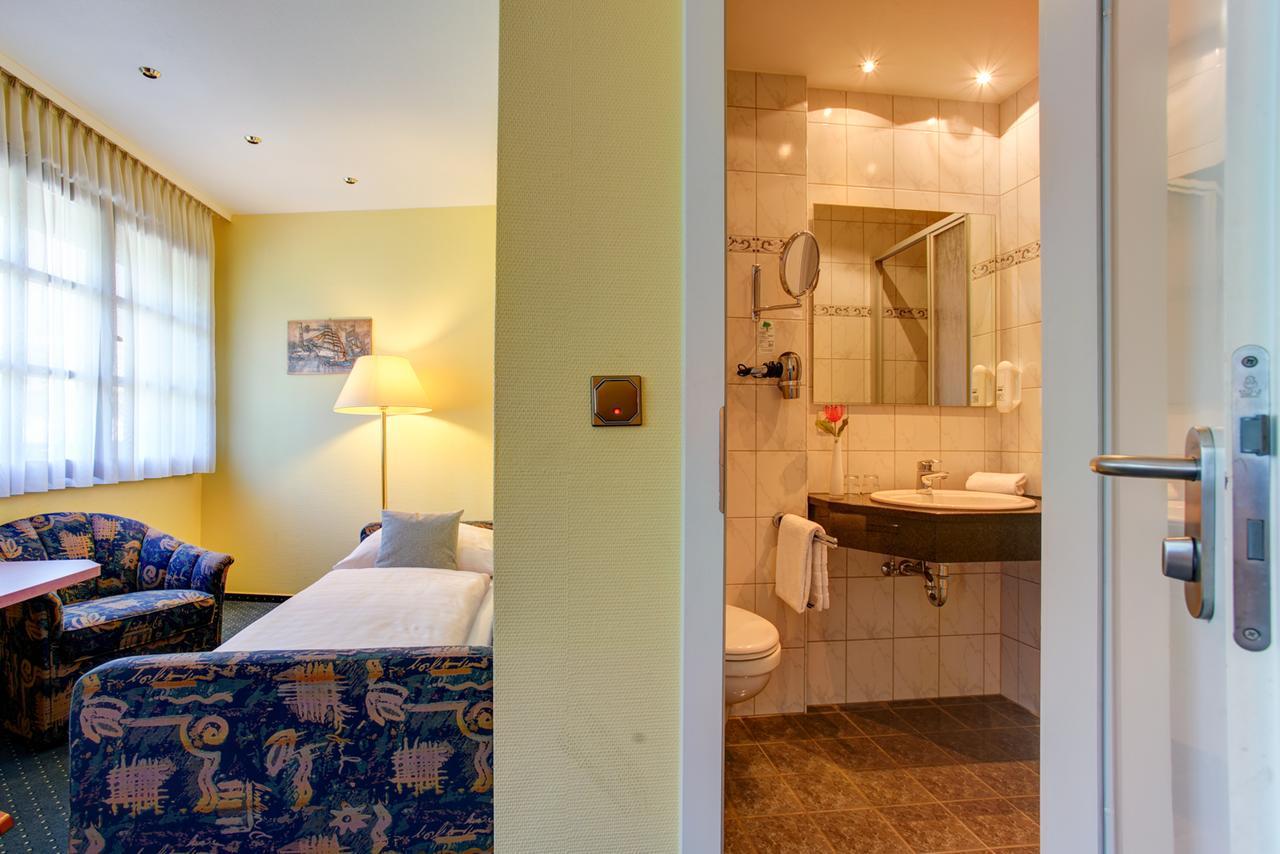 Hotel Elbinsel Free Parking 3*