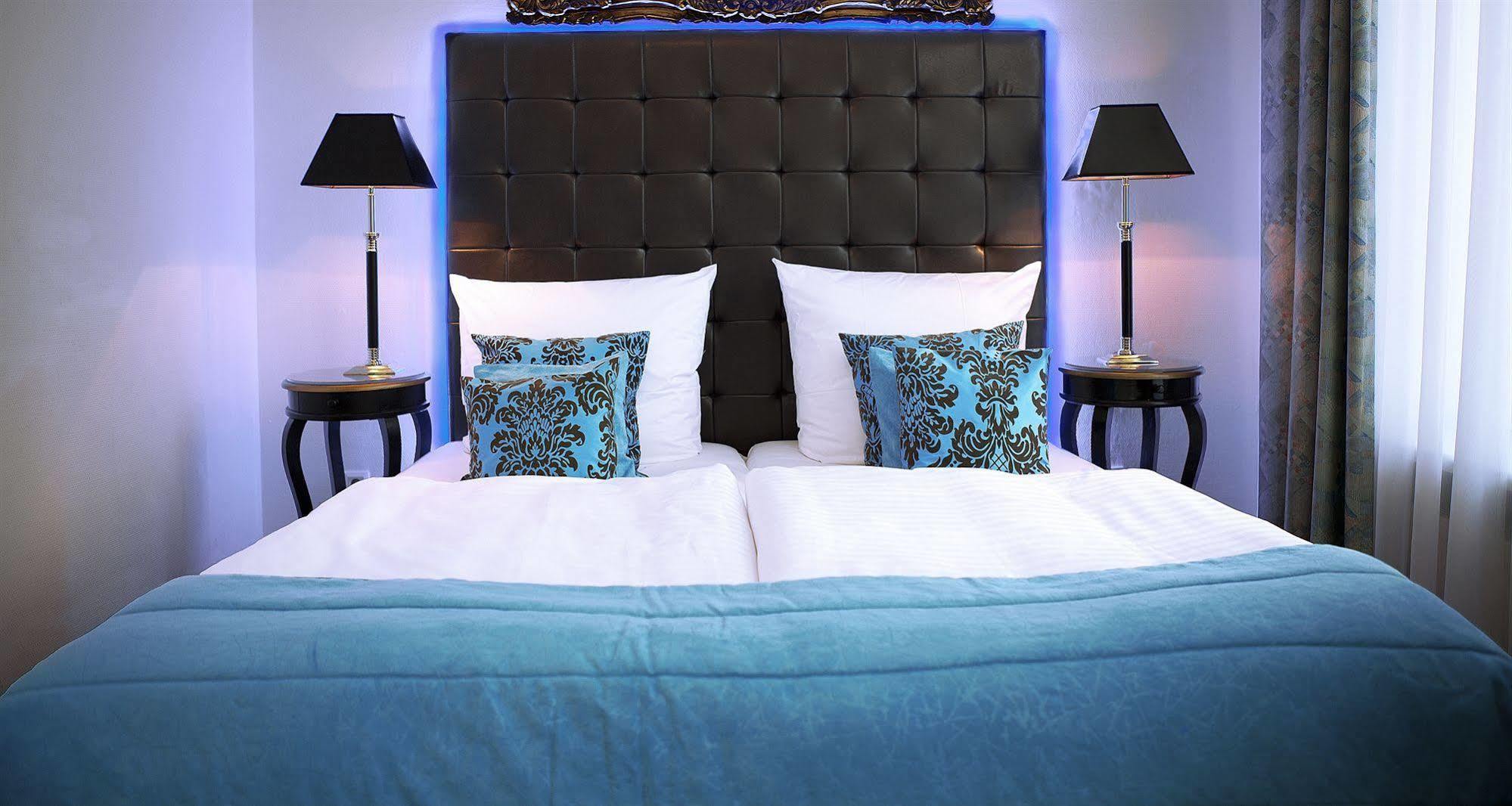 Boulevard Hotel