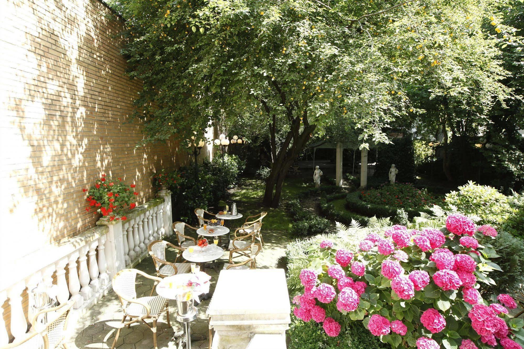 Boulevard Hotel 4*