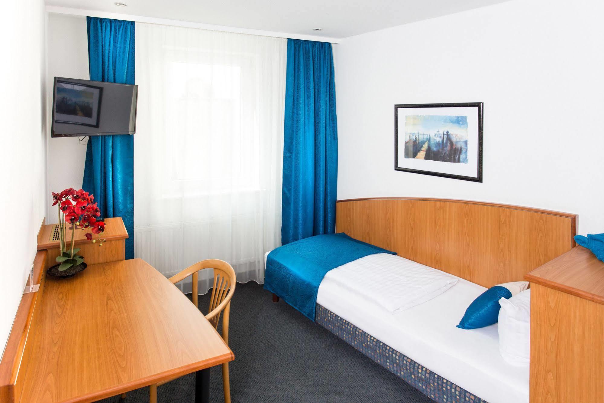 Condor Hotel 3*