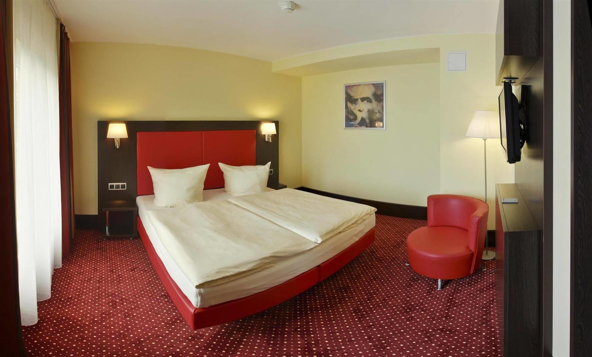 Hotel Western Plaza