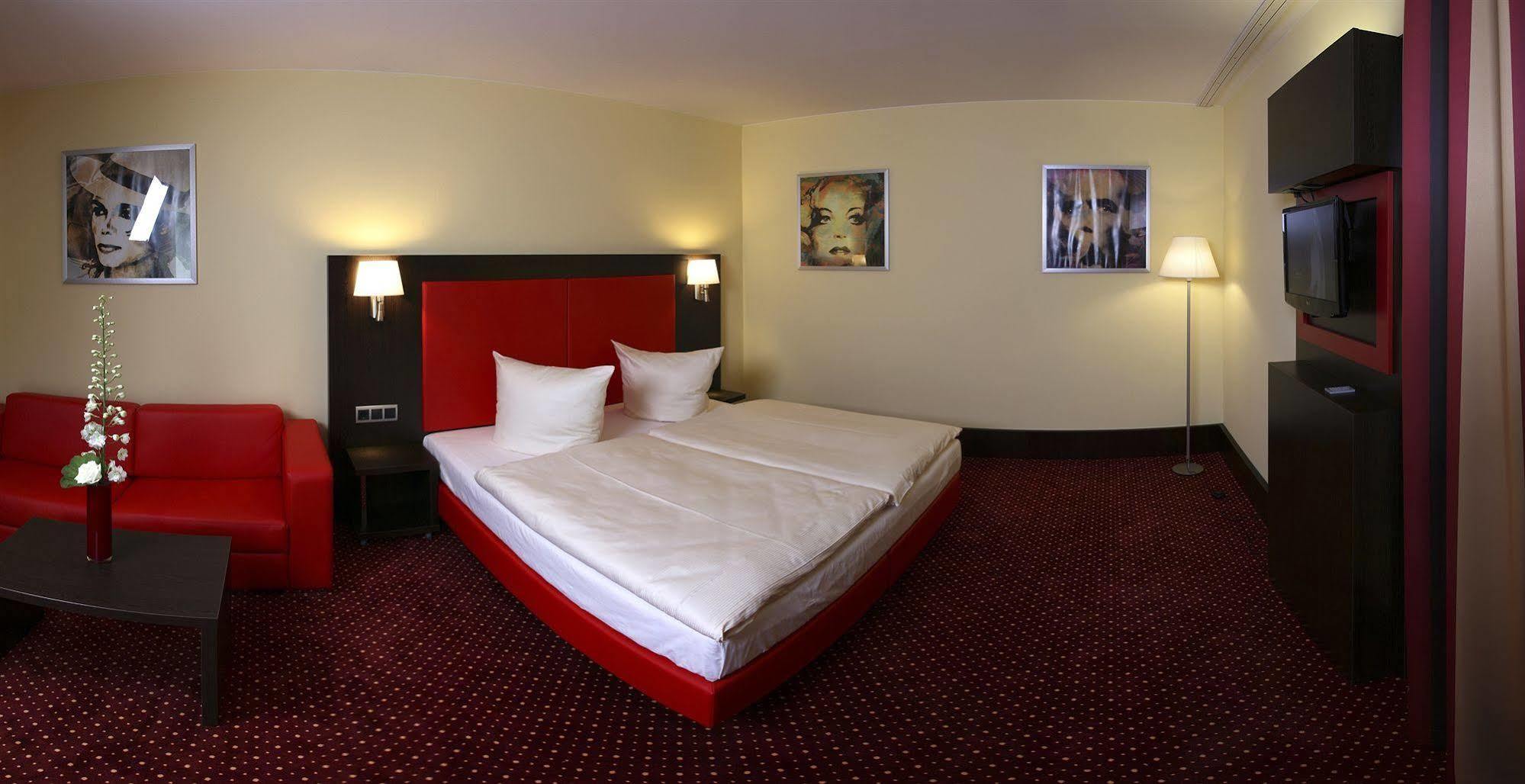 Western Plaza Hotel