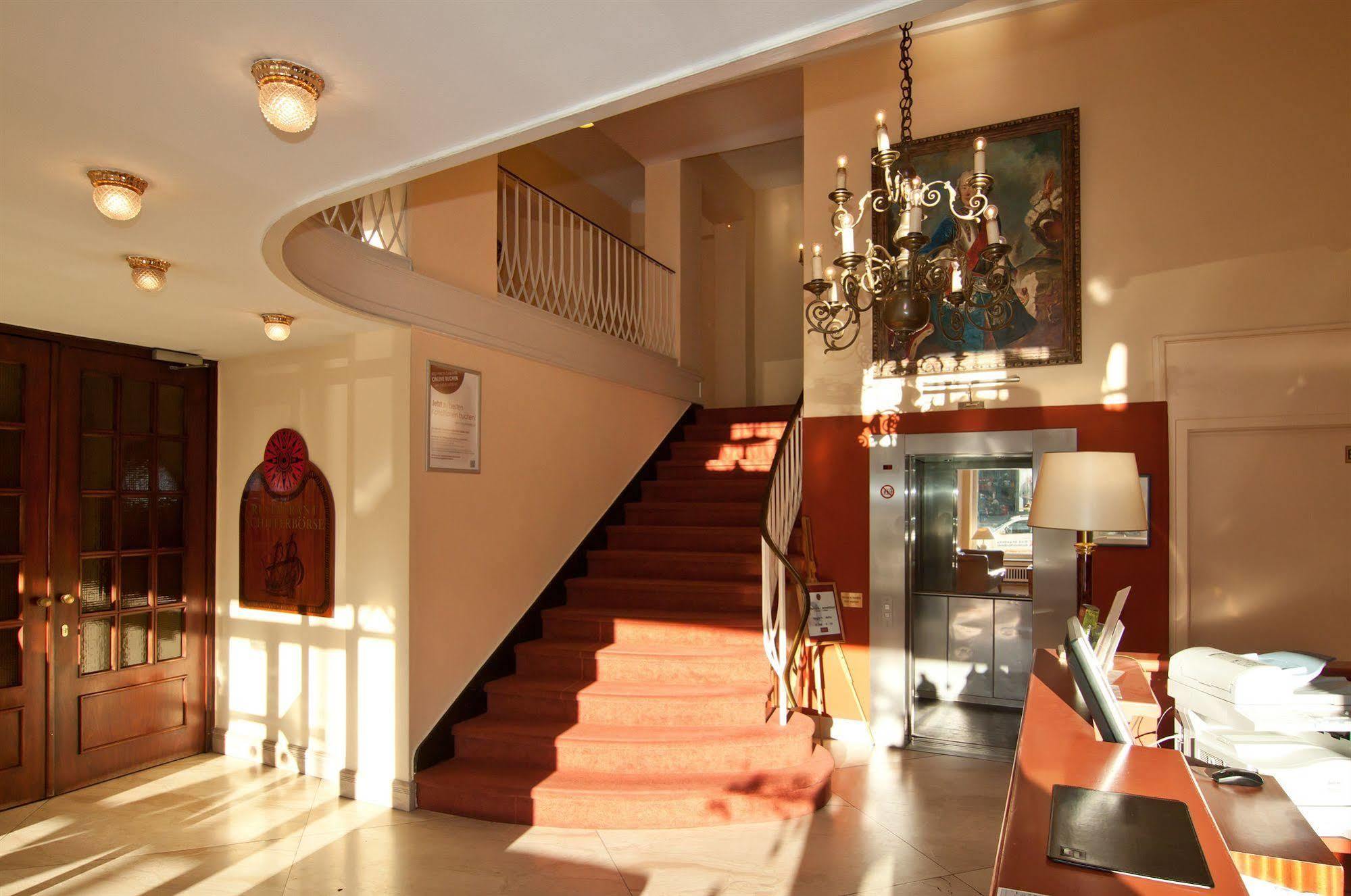 Novum Kronprinz Hauptbahnhof Hotel