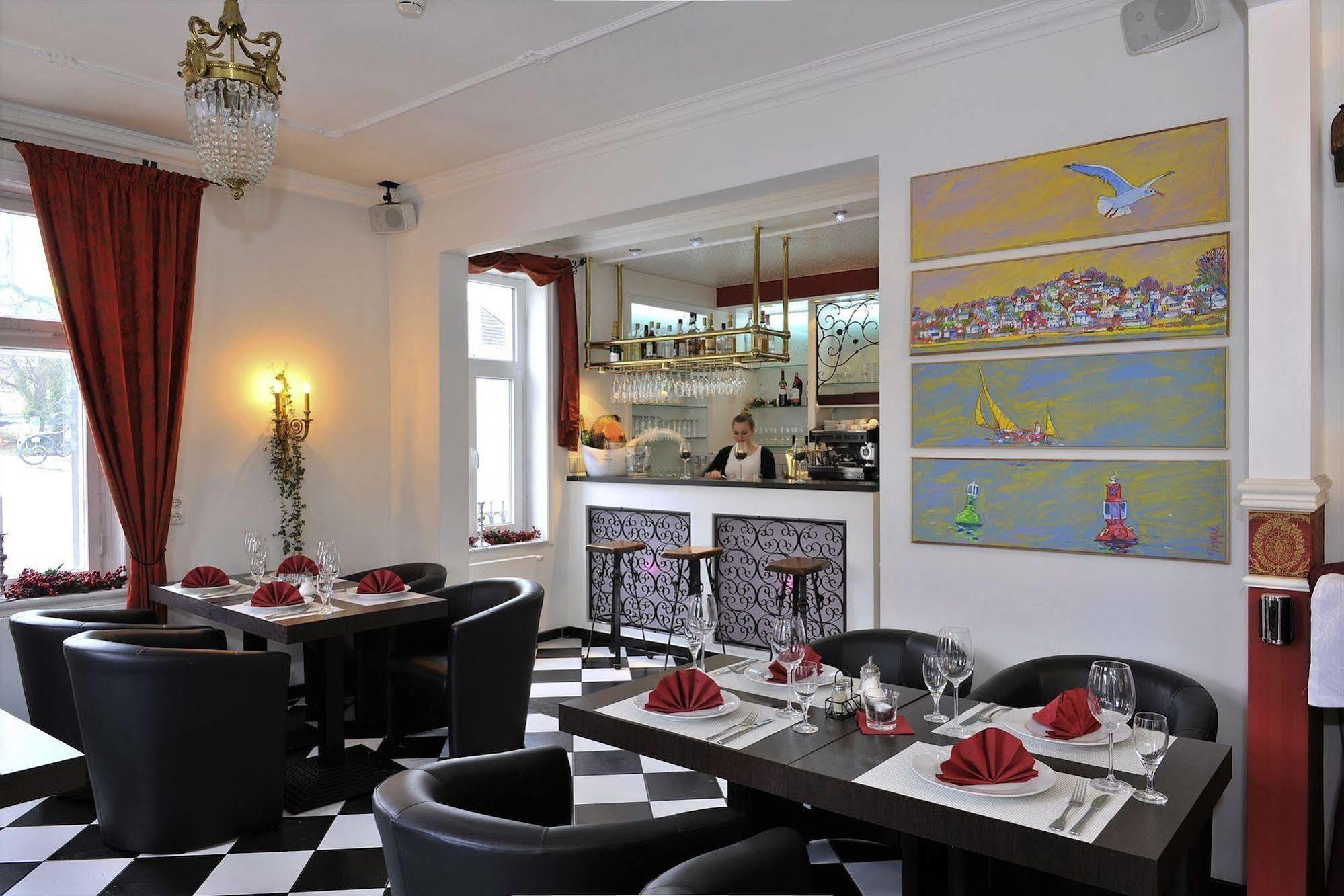 Behrmann Hotel 3*