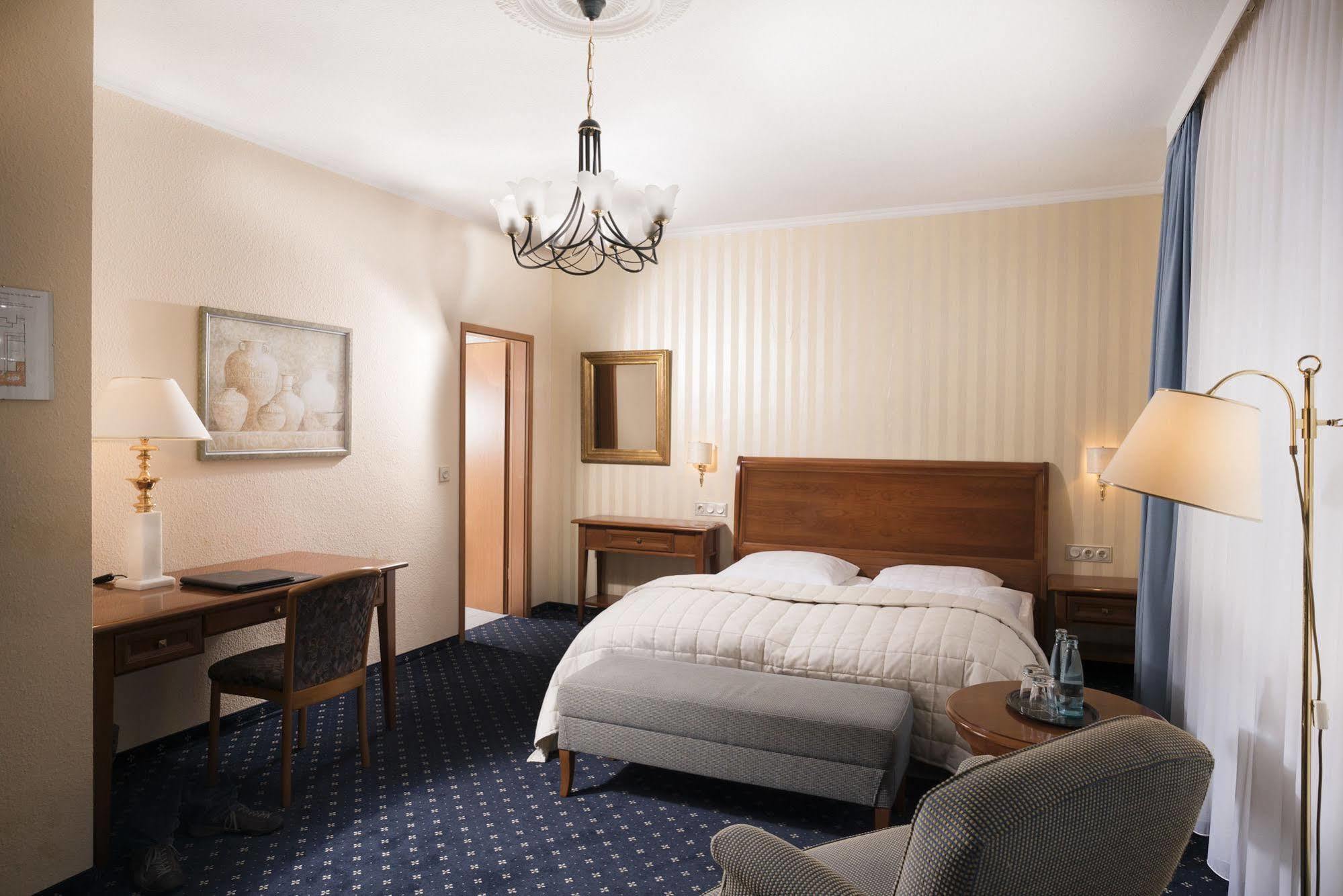 Kleinhuis Mellingburger Schleuse Hotel 4*