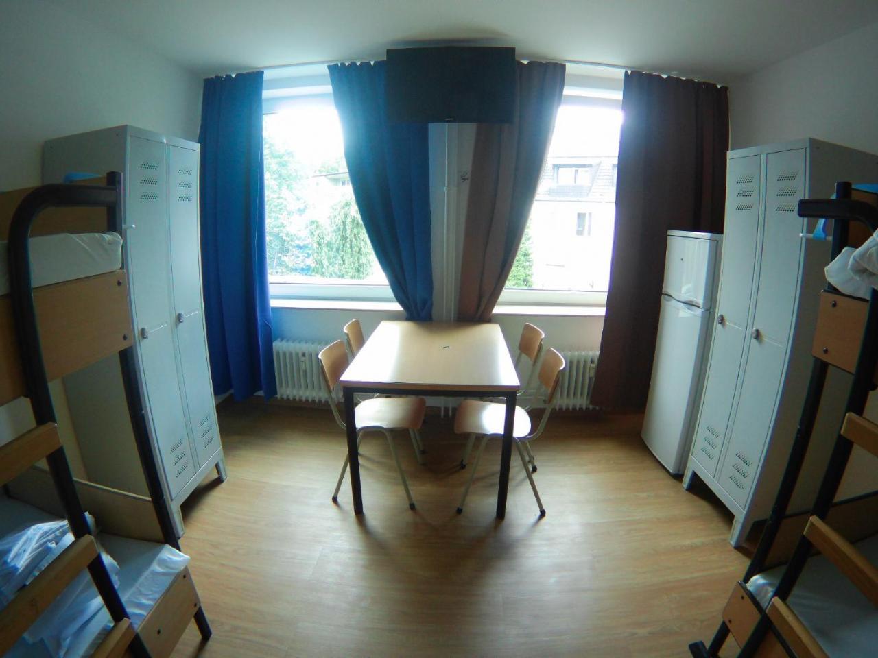 Hostel Monteurzimmer In Mitte Bei Hansezimmer *
