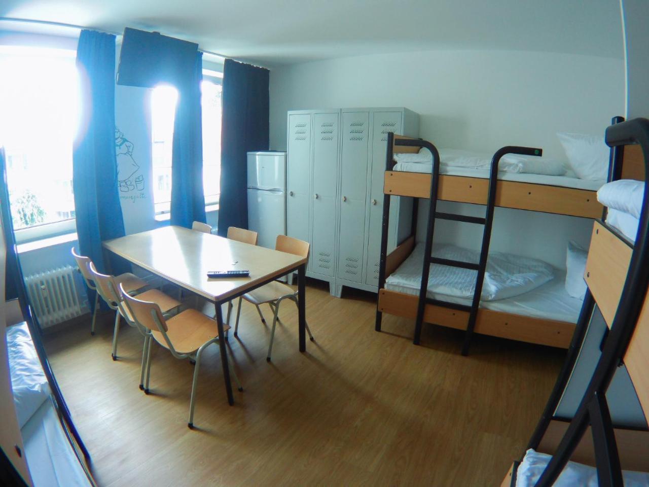 Hostel Monteurzimmer In Mitte Bei Hansezimmer *