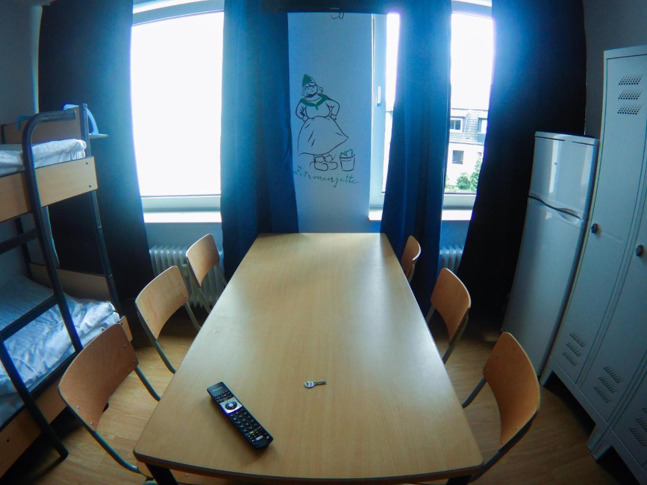 Hostel Monteurzimmer In Mitte Bei Hansezimmer *